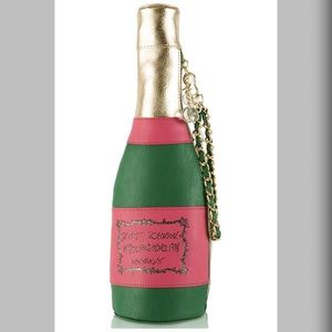 NEW 💥Betsey Johnson Champagne Wristlet